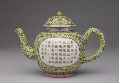 图片[2]-Teapot in yangcai enamels inscribed with imperial poems on a green ground, Qing dynasty, Jiaqing reign (1796-1820)-China Archive